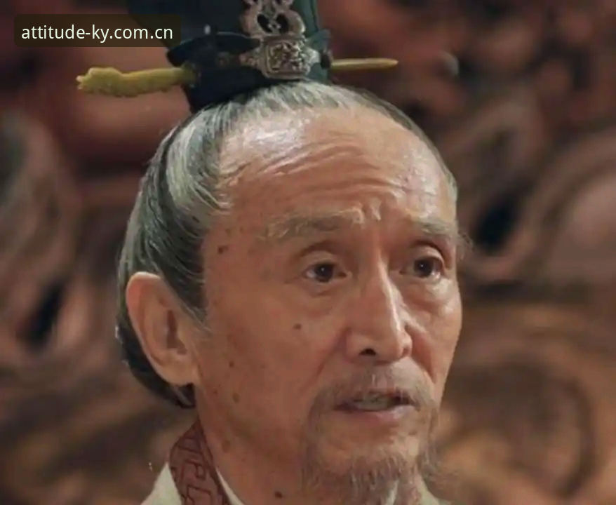 杨鸣一句大实话，把C罗的压力摊在了明面上：前锋开始进球了，他还在板凳上坐着